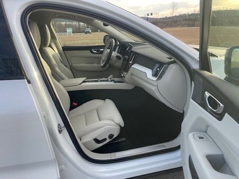 New 2026 Volvo XC60 B5 Ultra w/ Protection Package Premier AWD/4WD image 9