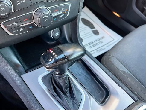 Used 2022 Dodge Charger SXT image 16