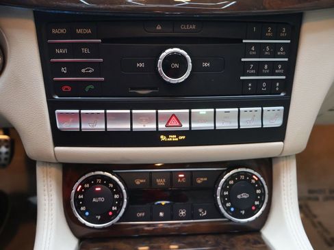 Used 2015 Mercedes-Benz CLS 550 4MATIC w/ Premium Package image 27