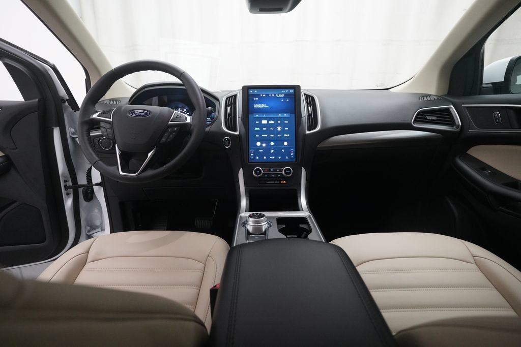 Used 2024 Ford Edge SEL w/ Convenience Package AWD/4WD image 5