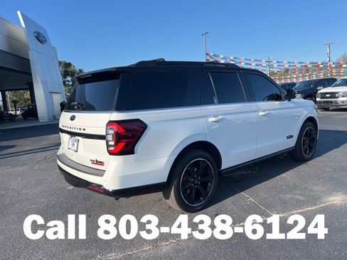 Used 2023 Ford Expedition Limited image 3