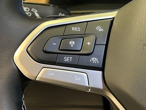 Certified 2025 Volkswagen Atlas SE FWD image 21