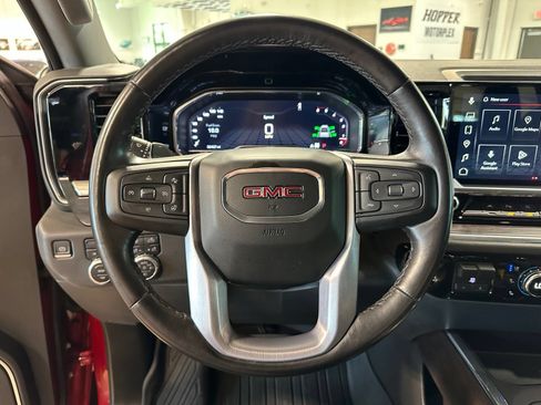 Used 2022 GMC Sierra 1500 SLT AWD/4WD image 17