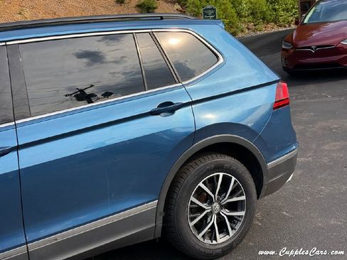 Used 2020 Volkswagen Tiguan SE w/ Panoramic Sunroof Package image 40
