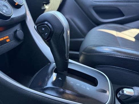 Used 2022 Chevrolet Trax LT w/ LT Convenience Package image 18