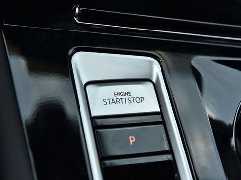 Used 2025 Volkswagen Atlas Cross Sport SE w/ Panoramic Sunroof Package FWD image 17