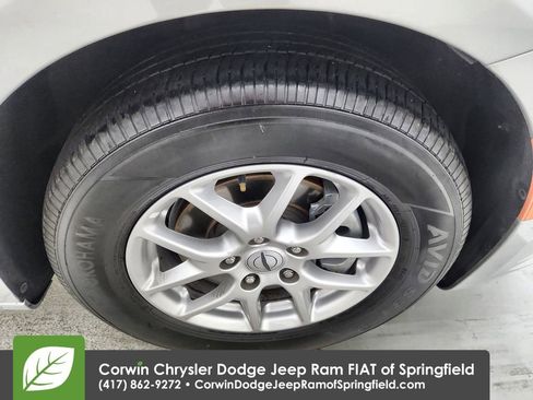 Certified 2024 Chrysler Pacifica Touring-L image 34