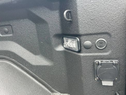 Used 2025 GMC Hummer EV 2X w/ LPO, Dark Essentials Package AWD/4WD image 28