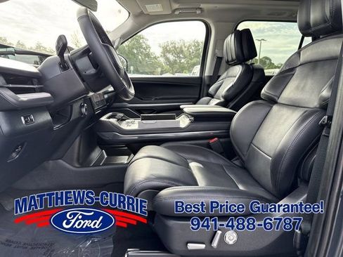 Used 2025 Lincoln Navigator Reserve AWD/4WD image 9