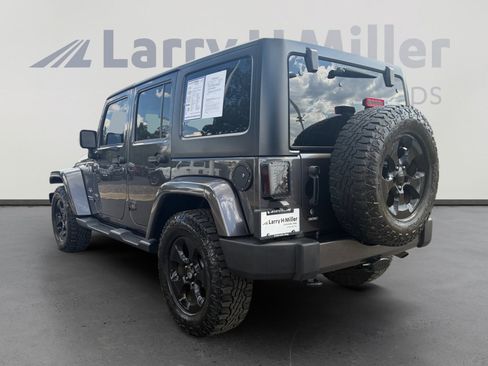 Used 2016 Jeep Wrangler Unlimited Sahara AWD/4WD image 3