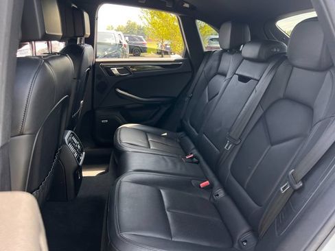 Used 2018 Porsche Macan w/ Premium Package Plus AWD/4WD image 19