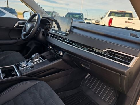 Used 2022 Mitsubishi Outlander SE image 16