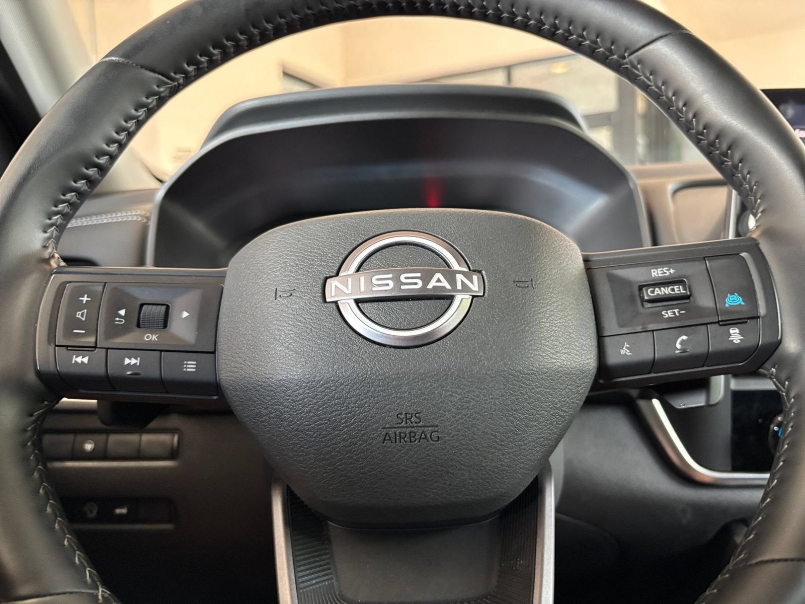 Used 2025 Nissan Rogue SV FWD image 29
