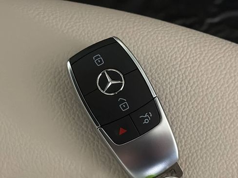 New 2026 Mercedes-Benz GLB 250 4MATIC image 39