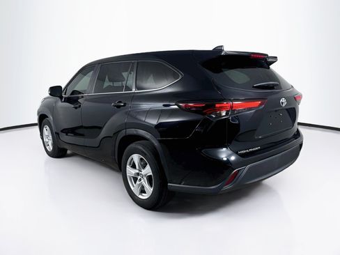 Used 2024 Toyota Highlander LE FWD image 29