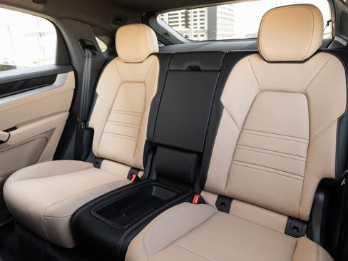 Used 2026 Porsche Cayenne Coupe image 29