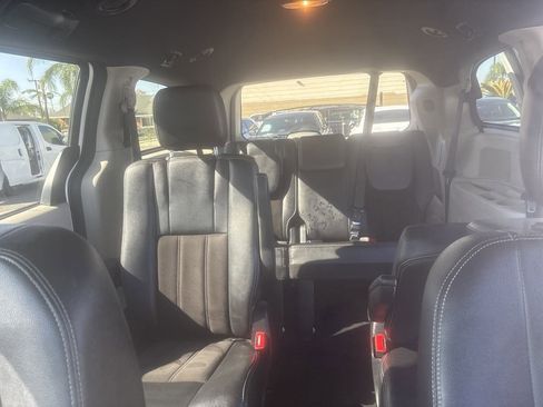 Used 2020 Dodge Grand Caravan SXT image 27