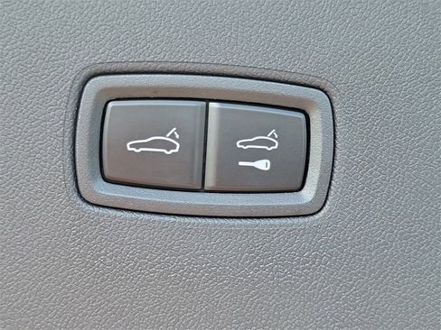 Used 2025 Porsche Cayenne image 18