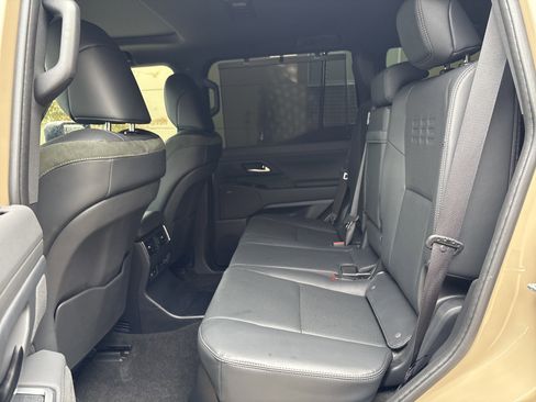 Used 2025 Lexus GX 550 image 31