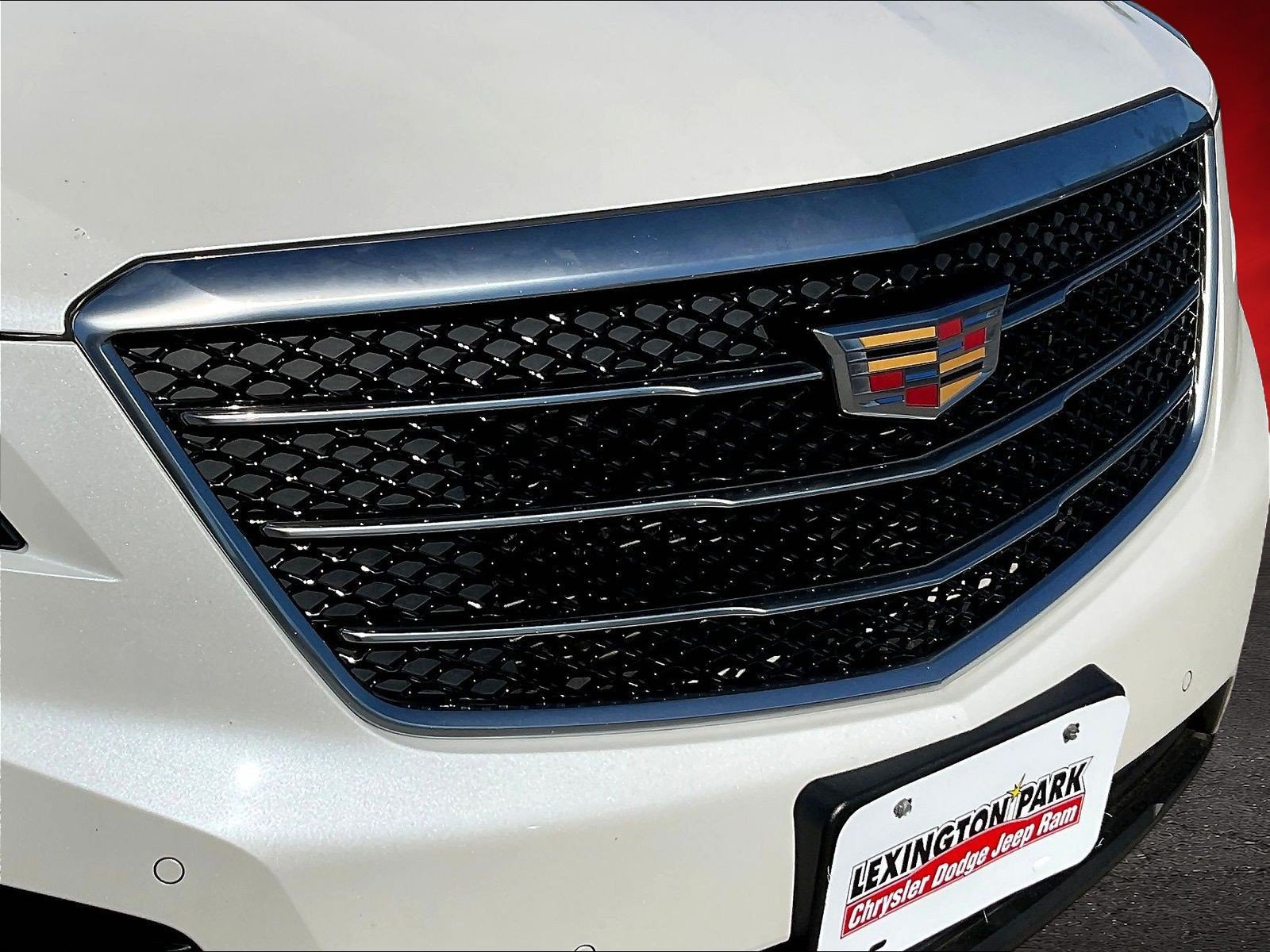Used 2018 Cadillac XT5 Luxury w/ LPO, Black Ice Package AWD/4WD image 32