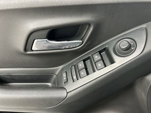 Used 2017 Chevrolet Trax LT w/ LT Convenience Package AWD/4WD image 11
