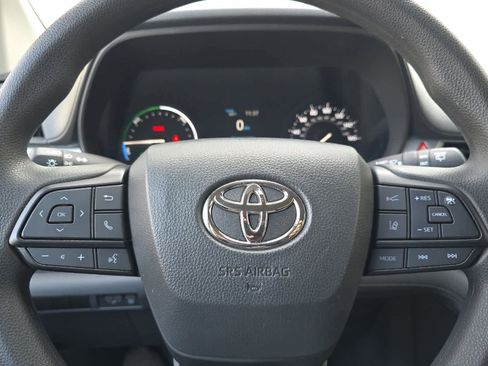 Used 2024 Toyota Sienna LE image 26