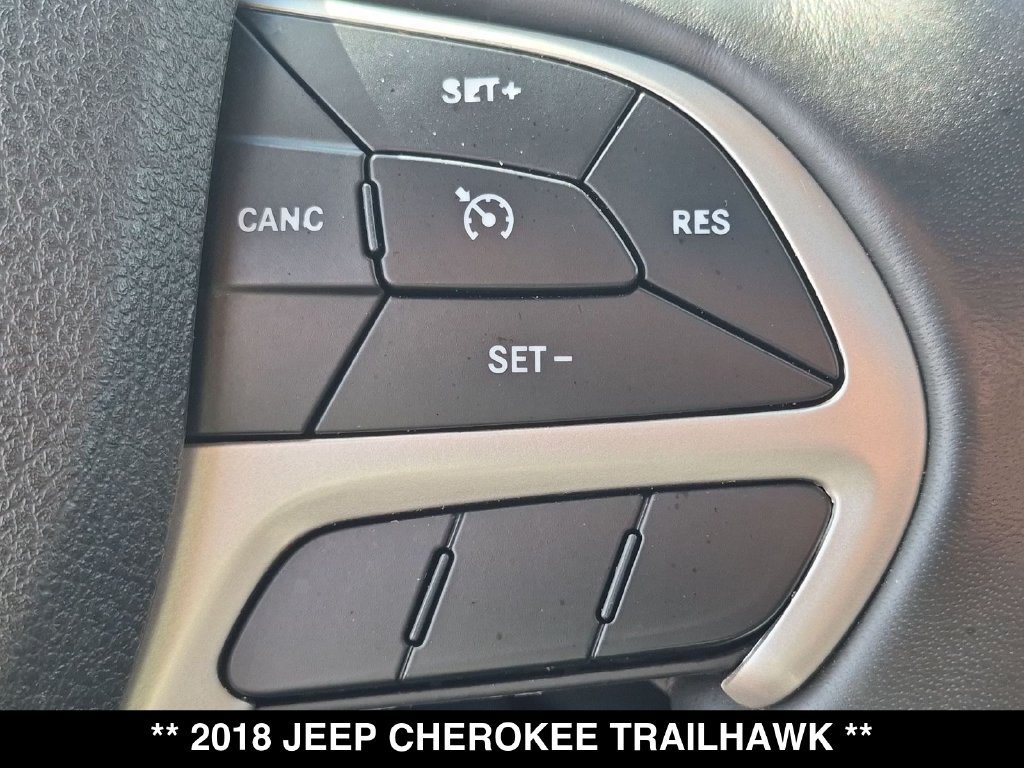 Used 2018 Jeep Cherokee Trailhawk AWD/4WD image 8