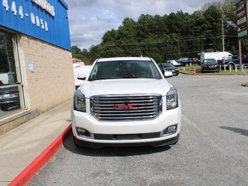 Used 2017 GMC Yukon SLT w/ Premium Edition image 2