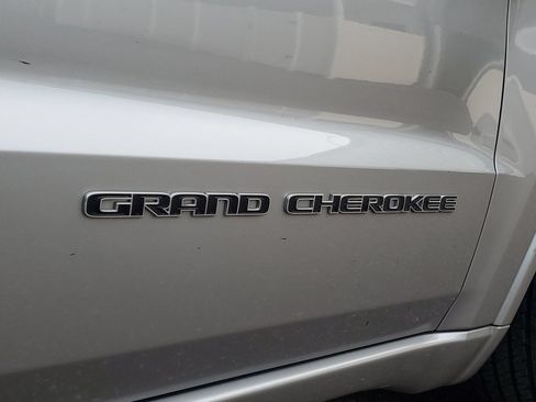 Used 2019 Jeep Grand Cherokee Overland RWD image 7