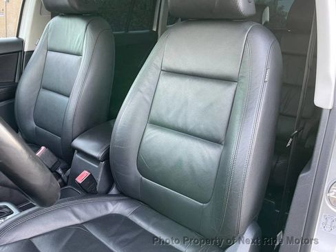 Used 2017 Volkswagen Tiguan Sport FWD image 16