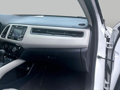 Used 2019 Honda HR-V LX image 18