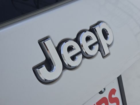 Used 2022 Jeep Cherokee Limited w/ Elite Package image 12