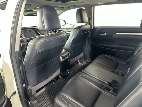 Used 2018 Toyota Highlander XLE AWD/4WD image 24