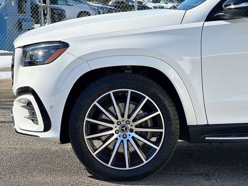 Used 2025 Mercedes-Benz GLS 580 4MATIC image 24