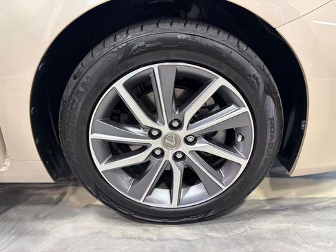 Used 2017 Lexus ES 300h w/ Luxury Package image 29