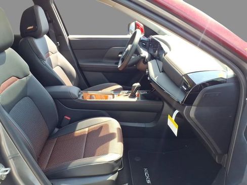 New 2026 Nissan Kicks SR w/ SR Premium Package AWD/4WD image 13