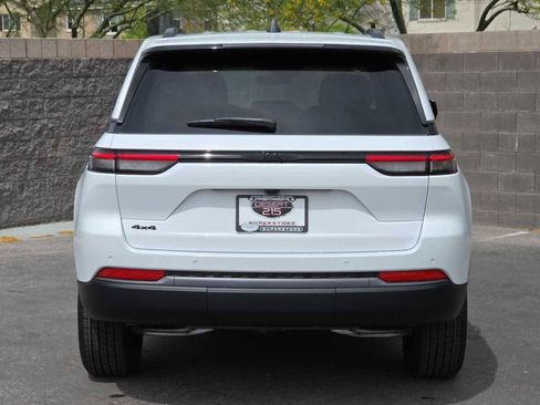 New 2026 Jeep Grand Cherokee Altitude AWD/4WD image 10
