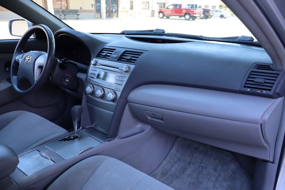 Used 2010 Toyota Camry FWD image 17