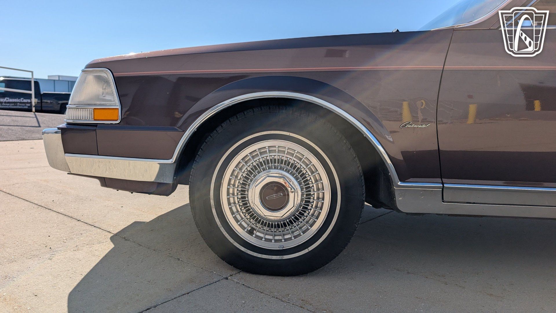 Used 1987 Lincoln Continental Signature RWD image 28