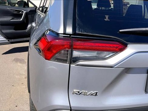 Used 2020 Toyota RAV4 LE FWD image 28