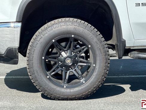 Used 2024 Chevrolet Silverado 3500 LT AWD/4WD image 31