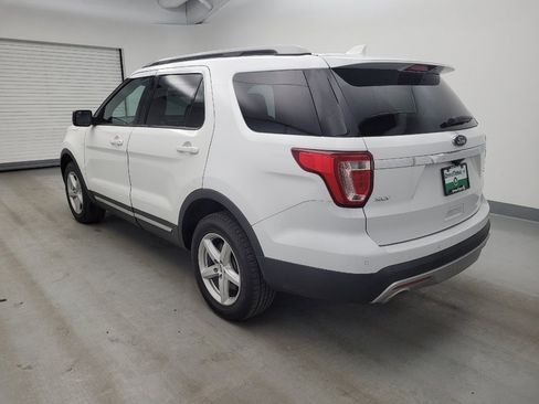 Used 2017 Ford Explorer XLT AWD/4WD image 3