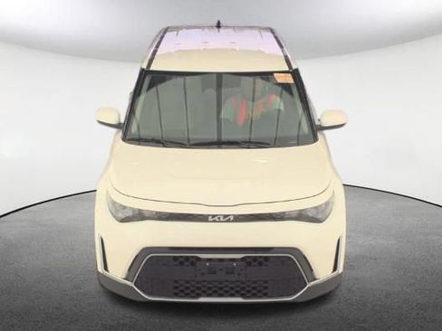 Used 2025 Kia Soul LX FWD image 2