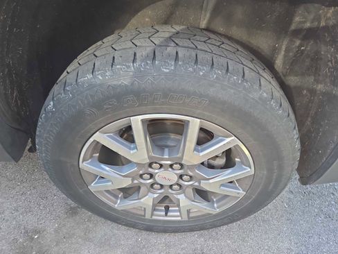 Used 2021 GMC Acadia SLT image 8