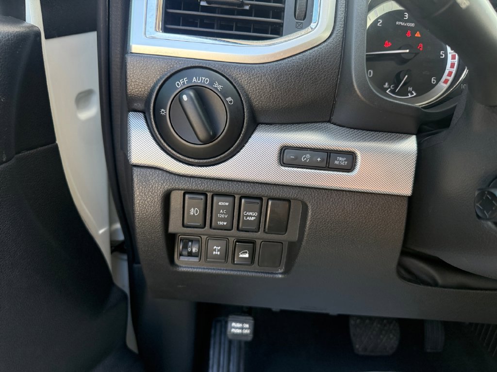 Used 2018 Nissan Titan PRO-4X w/ Pro-4x Convenience Package AWD/4WD image 24
