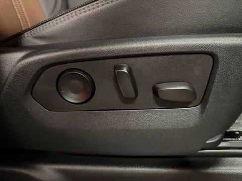 Used 2023 Chevrolet Silverado 1500 High Country w/ Technology Package image 31