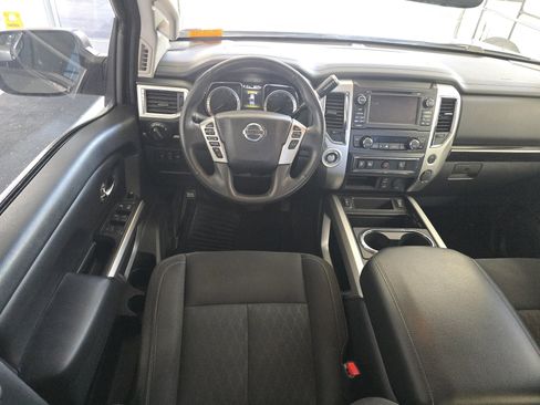 Used 2017 Nissan Titan SV RWD image 15