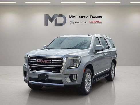 Certified 2024 GMC Yukon SLT w/ SLT Luxury Package AWD/4WD image 3