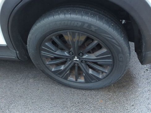 Used 2020 Mitsubishi Eclipse Cross LE image 6