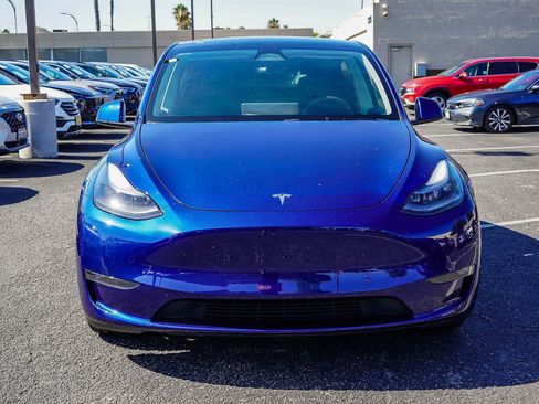Used 2025 Tesla Model Y Performance AWD/4WD image 2